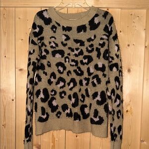 Juniors Lovecraft leopard sweater size small